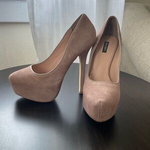 Shoe mint Olivia Blush Suede heels (size 8)